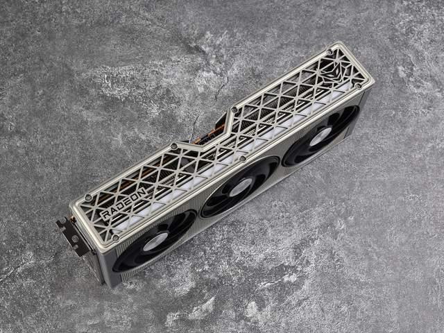独特格栅设计! 蓝宝石RX 9060 XT 8G/16G 显卡首发测评