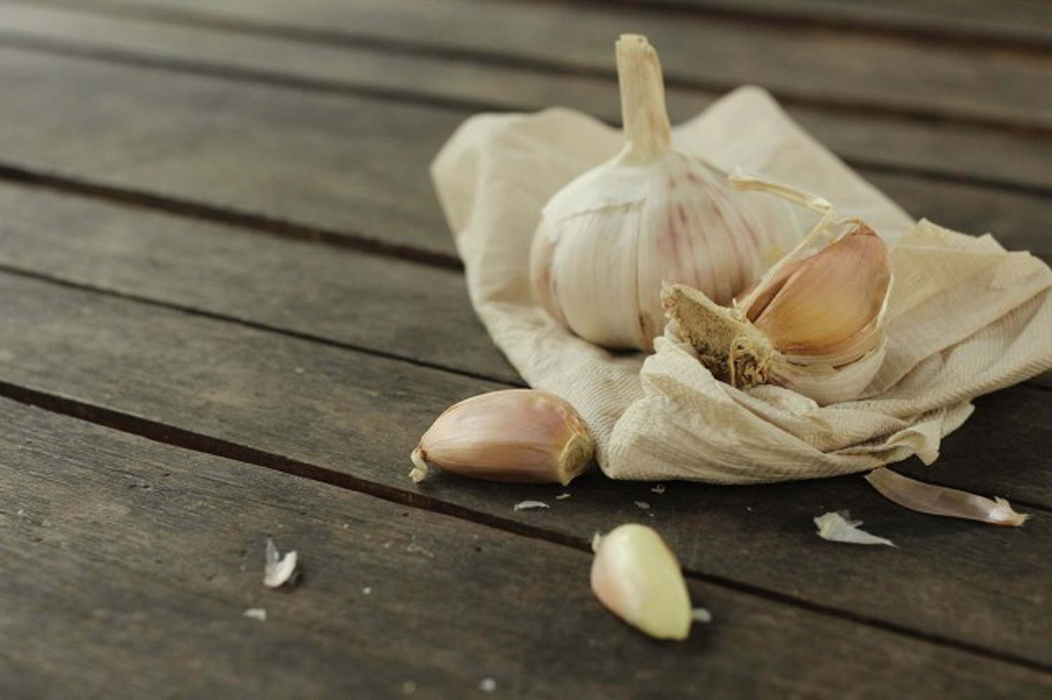 大蒜叶子发黄怎么回事，怎么办